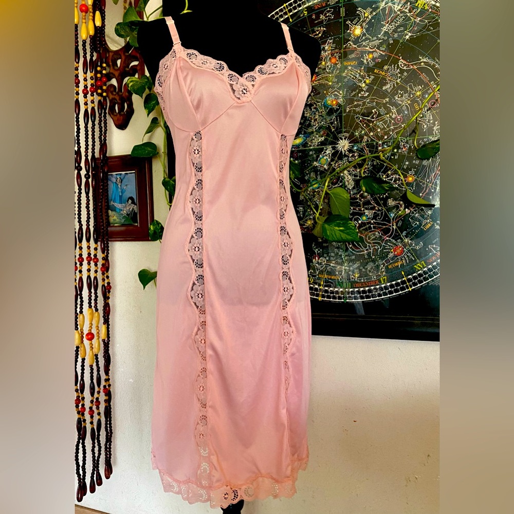 VTG 60’s Lov Lee Union Made Peach Slip Dress. Size 34 🇨🇦